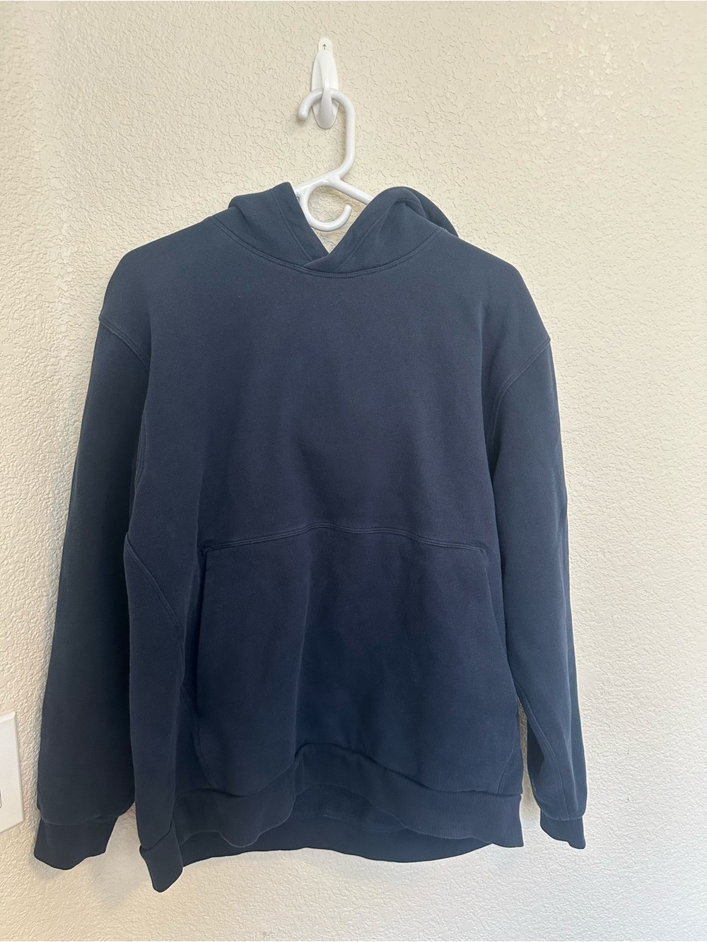 Steady State Hoodie
worn couple times, rly good condition no rips or tears - Picture 2 of 3